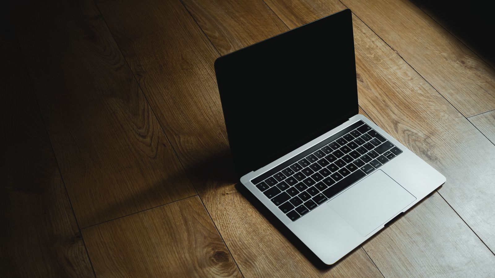 A MacBook on a desk, taking a screenshot on macOS