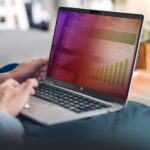 StarTech.com 14" 16:9 Gold-to-Black Reversible Laptop Privacy Screen Filter with Anti-glare Matt Surface