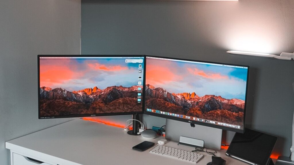 How to Set Up Dual Monitors: Ports, Extend vs Duplicate, and Getting the Heights Right