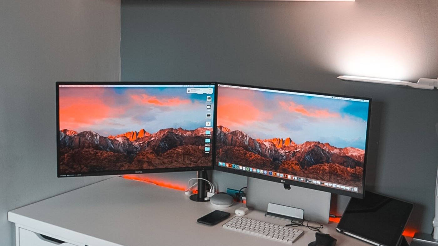 How to Set Up Dual Monitors: Ports, Extend vs Duplicate, and Getting the Heights Right