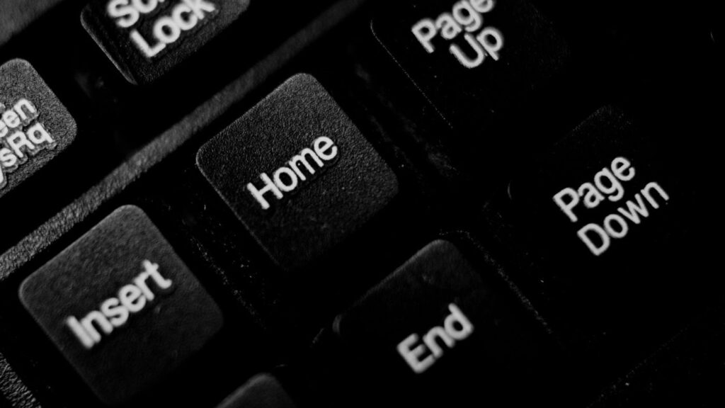 Print Screen key and the surrounding keys on a full-size Windows keyboard