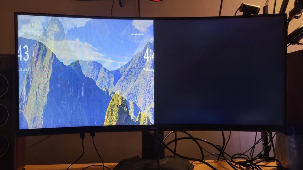Curved ultrawide monitor with the right half of the screen black